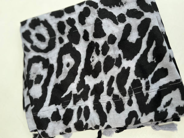 SECOND - Grey and Black Leopard Print Scarf (pull in fabric)