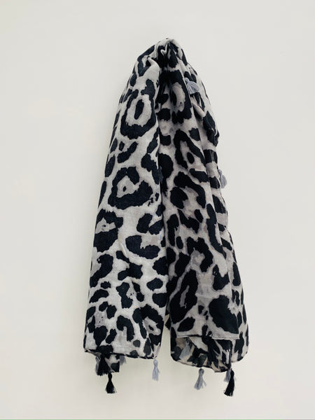 SECOND - Grey and Black Leopard Print Scarf (pull in fabric)