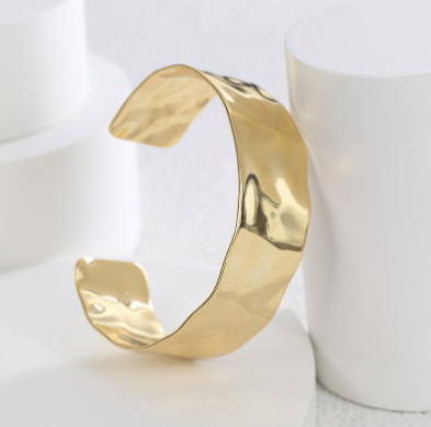 Mishape Bangle in Polished Gold