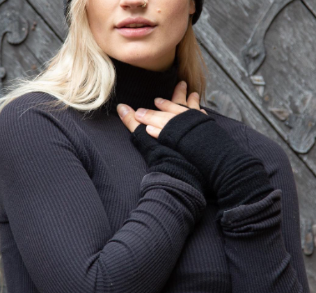 Turtle Doves Recycled Cashmere Wristwarmers - Black