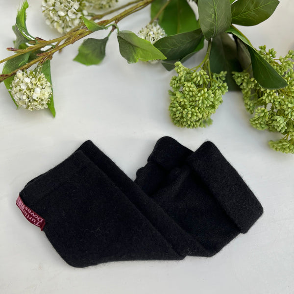 Turtle Doves Recycled Cashmere Wristwarmers - Black