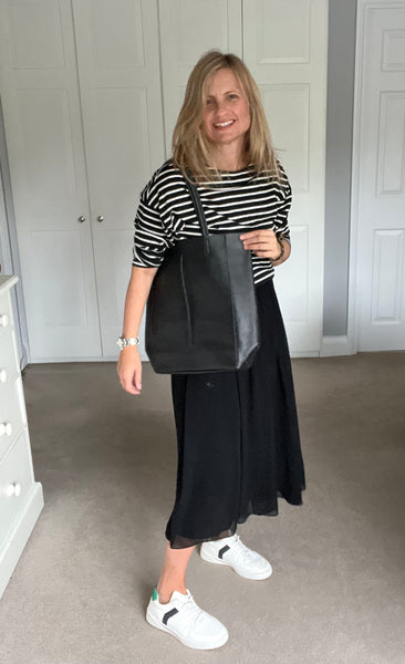 Black Leather Tote Bag worn by Cathy Padian