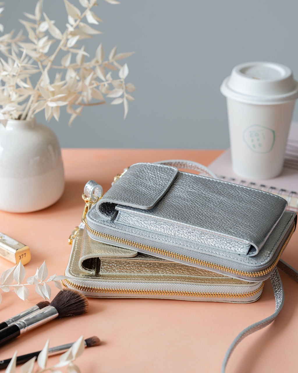 Silver leather purse outlet